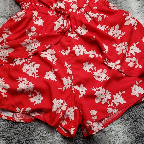 Red rompers with white flowers - Picture 6 of 6